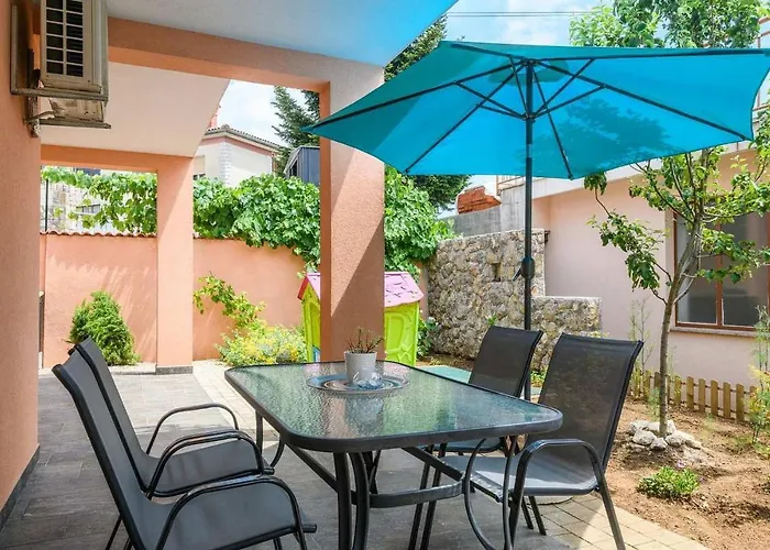 Holiday home Slava *